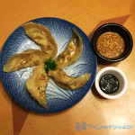 蔬菜餃配泰式花生醬(Veggie dumplings with Thai Peanut Sauce)